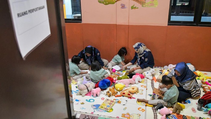 1746508251330-intip-tempat-penitipan-anak-gratis-bagi-mbr-di-jakarta-1746444499951_169