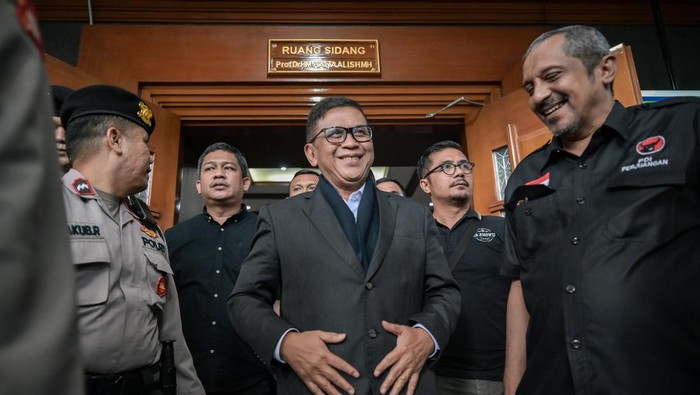 1746702436105-sidang-lanjutan-hasto-kristiyanto-hadirkan-dua-saksi-di-pengadilan-tipikor-1746693818701_169