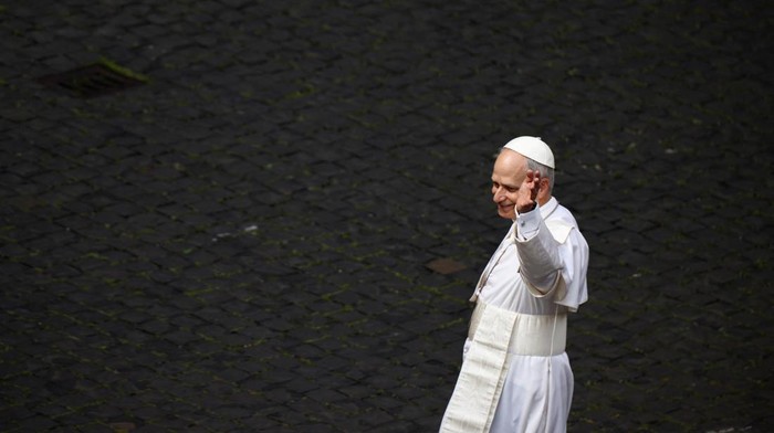 1746983203470-paus-leo-xiv-pimpin-doa-regina-caeli-perdana-dari-basilika-santo-petrus-1746953569721_169