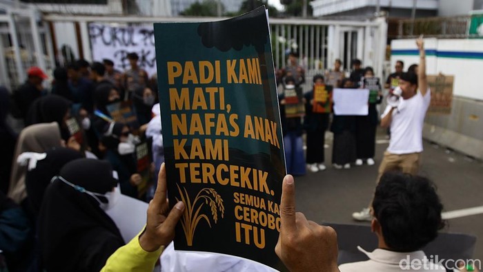 1748344450169-aksi-mahasiswa-tuntut-penghentian-pltu-babelan-bekasi-1748341483499_169