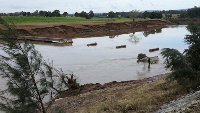 1748365612750-australia-floodscleanup-1748332914654_169