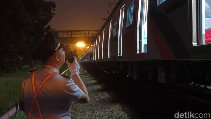 1750417830354-ainul-yakin-menceritakan-pengalaman-menjadi-masinis-krl-jabodetabek-selama-10-tahun-dia-bagikan-kisah-awal-mula-menjadi-masini-1750316616583_169
