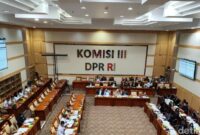 1752102325502-rapat-panja-ruu-kuhap-gedung-dpr-ri-senayan-jakarta-pusat-rabu-972025-adrialdetikcom-1752063525151_169