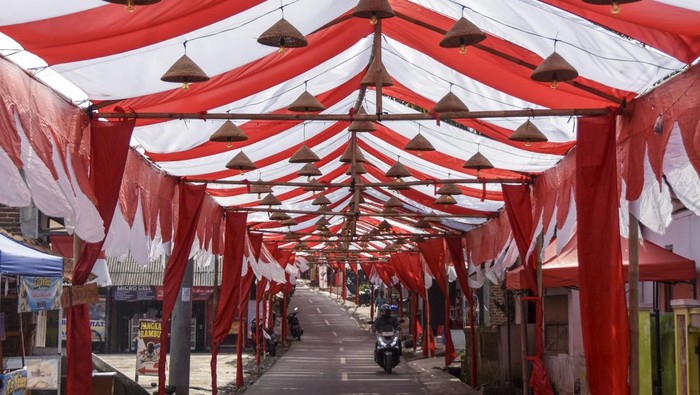 1754543198746-potret-kain-merah-putih-sepanjang-250-meter-membentang-di-tasikmalaya-1754487676728_169
