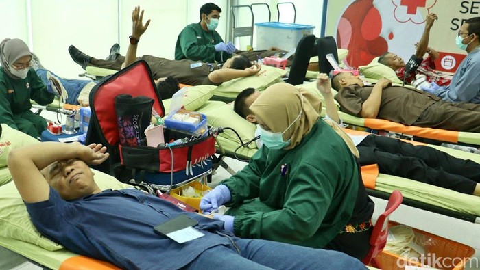 1754737540298-donor-darah-sambut-hut-ke-80-ri-targetkan-200-kantong-1754715544315_169