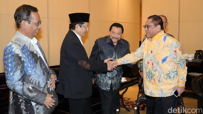 1755018365211-potret-sejumlah-tokoh-hadiri-reuni-bin-1755016848612_169