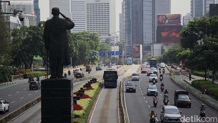 1756704990740-imbauan-wfh-bikin-jalan-protokol-jakarta-lebih-lengang-1756699088186_169