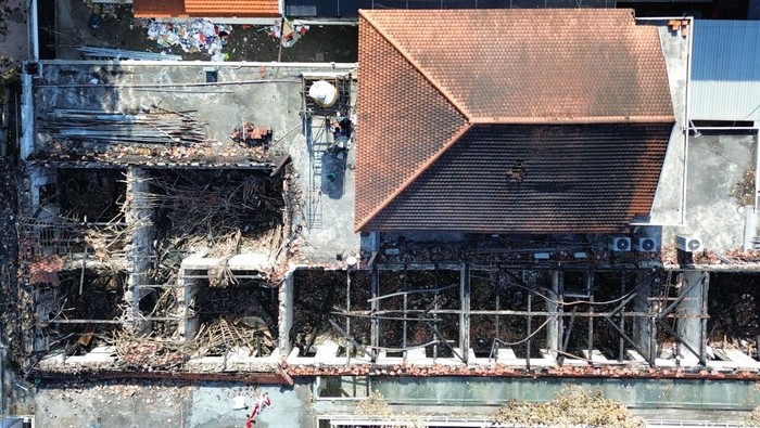 1756813055757-penampakan-ruang-kerja-wagub-jatim-emil-dardak-hangus-terbakar-1756806955324_169