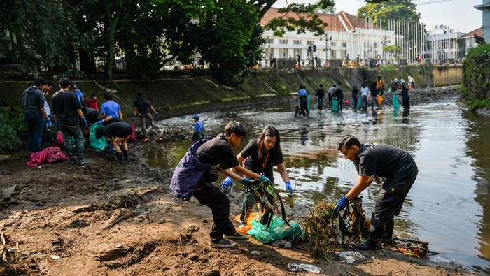 1758367899728-aksi-world-cleanup-day-di-bandung-1758345401746_169