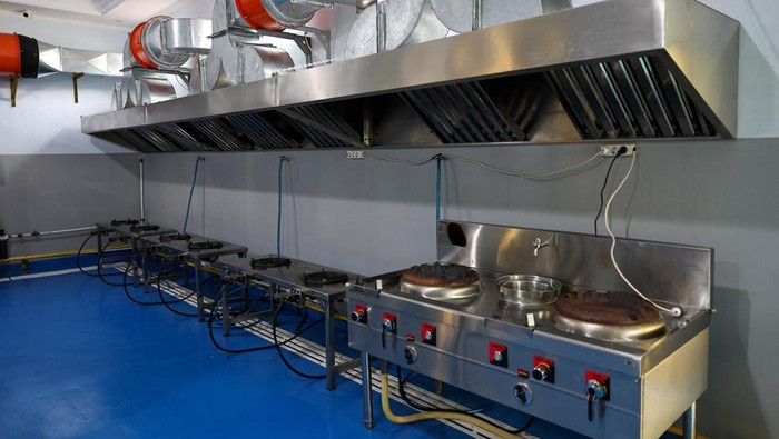 1758800104455-penampakan-dapur-mbg-di-bandung-yang-bikin-ratusan-siswa-keracunan-1758788692544_169