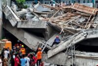 1759145753340-tim-sar-gabungan-mencari-korban-terjebak-di-ponpes-al-khoziny-sidoarjo-ambruk-1759142022690_169