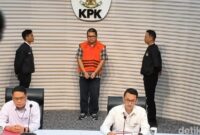 1759318984578-kpk-menahan-eks-dirut-pt-perusahaan-gas-negara-pgn-hendi-prio-santoso-hps-dalam-perkara-korupsi-terkait-transaksi-jual-beli-ga-1759316363368_169