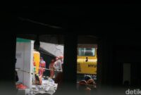 1759319074491-situasi-di-ponpes-al-khoziny-sidoarjo-pasca-kejadian-bangunan-musala-ambruk-1759211414213_169