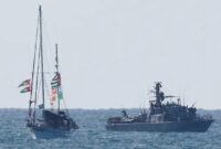 1759513038762-salah-satu-kapal-global-sumud-flotilla-dicegat-dan-dikawal-kapal-angkatan-laut-israel-menuju-ke-pelabuhan-ashdod-1759484296409_169