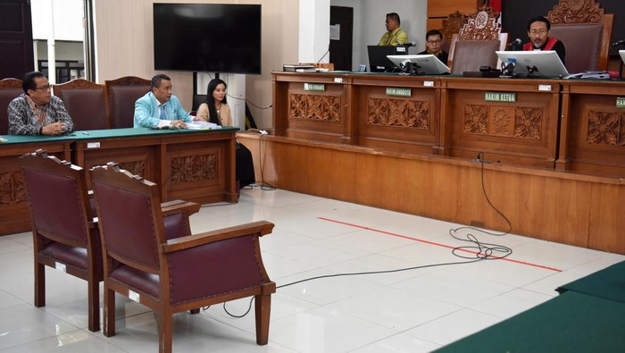 1760096180836-sidang-praperadilan-nadiem-makarim-masuki-tahap-pembacaan-kesimpulan-1760082772048_169