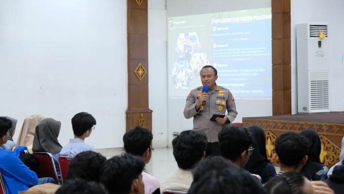 1761327041373-kabid-humas-polda-riau-kombes-anom-karibianto-turun-mensosialisasikan-green-policing-di-kampus-1761322507447_169