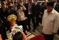 1761413422323-presiden-prabowo-subianto-saat-tiba-di-hotel-tempat-menginap-di-kuala-lumpur-malaysia-sabtu-25102025-malam-1761405944380_169