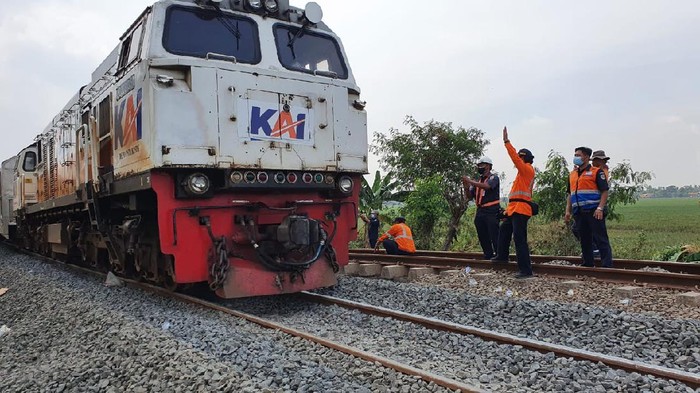 1761434362972-jalur-hilir-ka-antara-stasiun-kedunggedeh-stasiun-lemahabang-kab-bekasi-sudah-dapat-dilewati-oleh-semua-kereta-api_169
