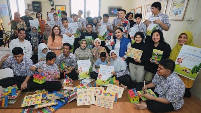 1761456710554-fatma-saifullah-yusuf-tinjau-umkm-disabilitas-dan-siapkan-karya-untuk-hdi-2025-1761452754002_169