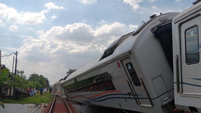 1761499976171-kereta-purwojaya-anjlok-1761387108815_169