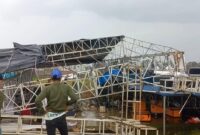 1761500094835-hujan-deras-dan-angin-kencang-menyebabkan-panggung-dan-tenda-ambruk-di-gunungsindur-expo-bogor-dokistimewa-1761486097591_169