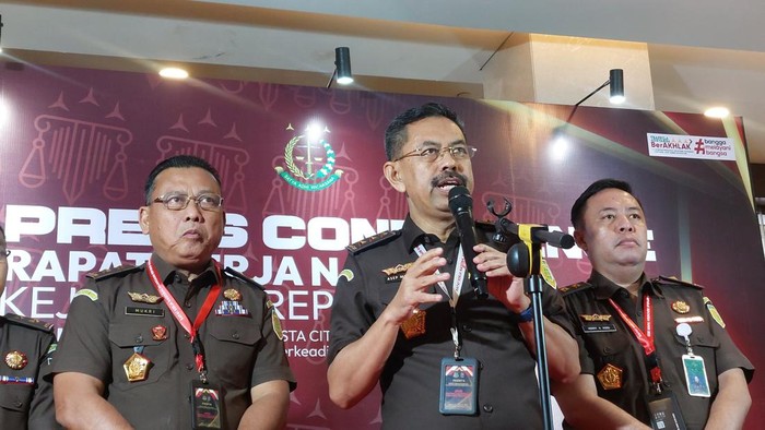 1761520780776-jaksa-agung-muda-bidang-tindak-pidana-umum-jampidum-asep-nana-mulyana-selaku-ketua-panitia-menyebut-rakernas-kejagung_169