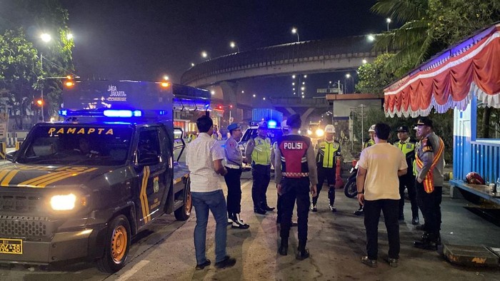 1761520824657-polres-pelabuhan-tanjung-priok-menggelar-patroli-rutin-untuk-menjaga-keamanan-dokistimewa-1761503193635_169
