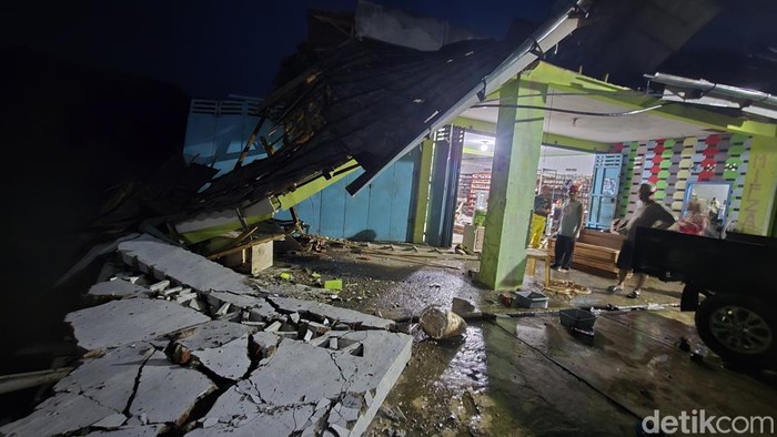 1761586349613-banjir-bandang-di-sukabumi-1761574007417_169