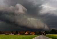 1761586365300-awan-badai-1_169
