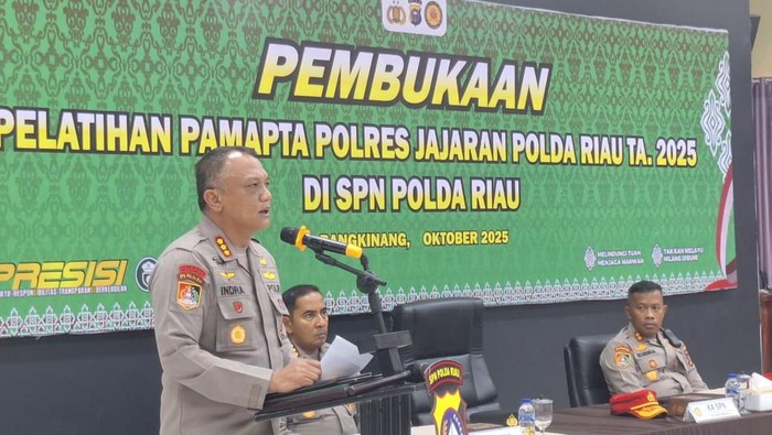 1761586387277-polda-riau-menggelar-pelatihan-pamapta-untuk-meningkatkan-pelayanan-1761580880300_169