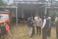 1761586429970-anggota-polsek-cibaliung-dan-polres-pandeglang-di-lokasi-pembacokan-1761567291107_169