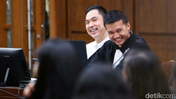 1761630027765-bersaksi-di-sidang-korupsi-sandra-dewi-sebut-harvey-moeis-suami-tercinta-5_169