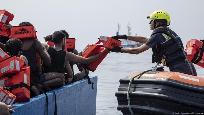 1761630151858-nasib-pengungsi-anak-di-laut-perjalanan-sendirian-yang-mematikan-1761625441207