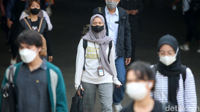 1761630244125-gegara-polusi-udara-wajib-masker-diusulkan-di-jakarta-3_169