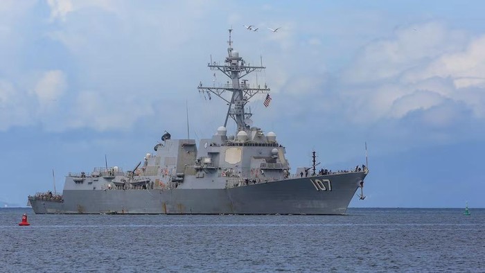 1761651493914-kapal-perang-as-uss-gravely-1761541532723_169