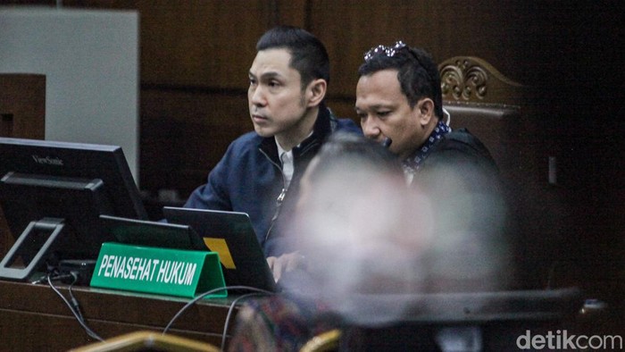 1761651617319-sandra-dewi-bersaksi-untuk-harvey-moeis-ditanya-soal-mobil-tas-branded-1_169