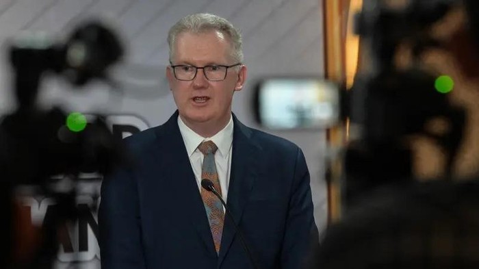 1761651622998-menteri-dalam-negeri-australia-tony-burke-1755659442100_169