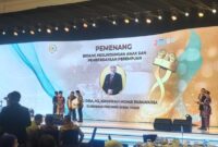1761672855115-gubernur-jatim-khofifah-menerima-penghargaan-dpd-ri-awards-2025-1761666591042_169