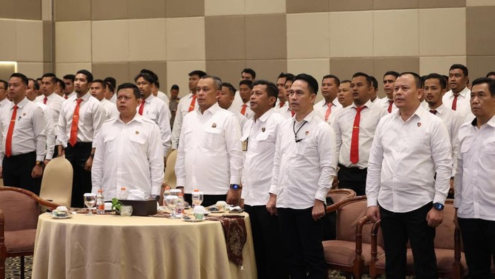 1761716274345-ratusan-penyidik-polda-riau-mengikuti-uji-kompetensi-untuk-meningkatkan-profesionalisme-jelang-pemberlakuan-kuhp-baru-1761713968002_169