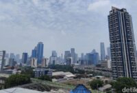 1761716317889-kondisi-langit-di-jakarta-selatan-yang-menurut-iqair-masuk-dalam-kategori-tidak-sehat-per-pukul-1135-wib-rabu-29-oktober-2025--1761713335025_169