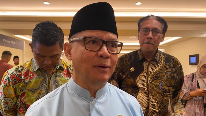 1761737792786-menteri-pelindungan-pekerja-migran-p2mi-mukhtarudin-1761290022615_169