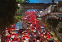 1761759446624-lalin-jalan-gatsu-dan-sudirman-masih-macet-hingga-malam-1761748834189_169