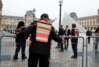 1761780138865-museum-louvre-ditutup-sementara-usai-pencurian-permata-gegerkan-paris-1760954746117_169