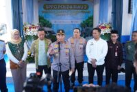 1761802782181-kapolda-riau-irjen-pol-herry-heryawan-meresmikan-sppg-polda-riau-tahap-2-di-kota-pekanbaru-1761798468338_169