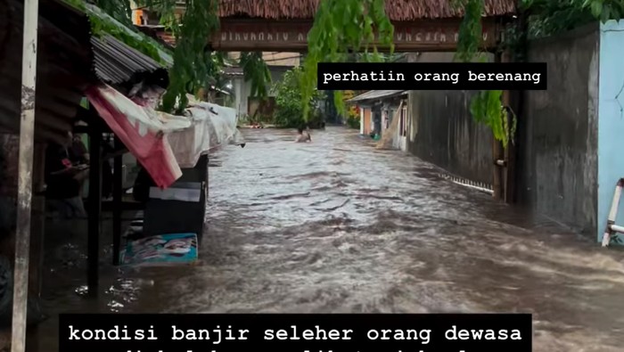 1761845792548-banjir-tinggi-di-petogogan-jaksel-warga-sebut-tanggul-kali-krukut-jebol-1761842444410_169