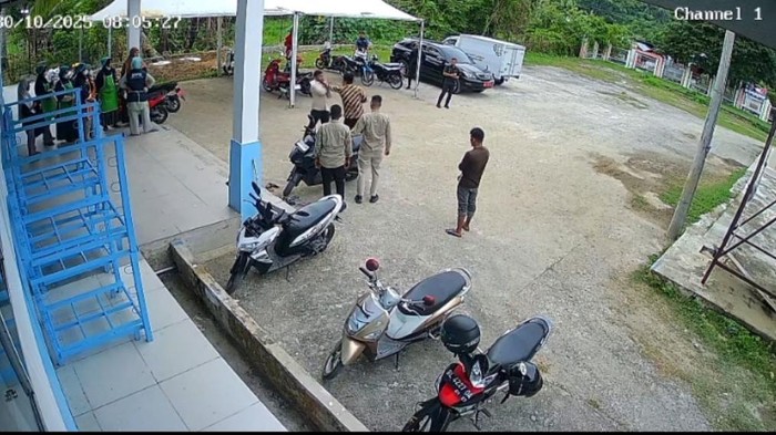 1761845895260-video-wakil-bupati-pidie-jaya-hasan-basri-diduga-menghajar-kepala-sppg-muhammad-reza-viral-di-medsos-foto-screenshot-video-vir-1761827443218_169