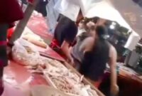 1761845932971-preman-di-pasar-jombang-ciputat-tangsel-hampir-membacok-pedagang-pelaku-pernah-ditangkap-9-bulan-lalu-usai-memalak-konter-hp-d-1761828407821_43