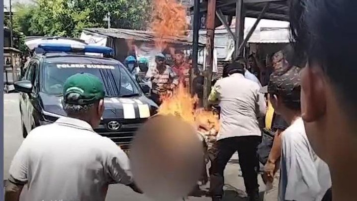 1761889441024-tangkapan-layar-video-viral-maling-motor-dibakar-massa-di-surabaya-1761828746476_169