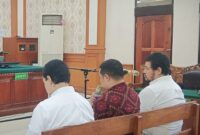 1761910871913-dunia-hari-ini-tiga-warga-australia-di-bali-yang-dituduh-membunuh-mulai-disidang-1761906188504