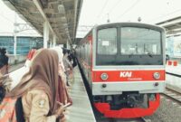 1761910951867-ilustrasi-kereta-rel-listrik-krl-dok-kci-1_169